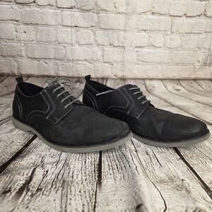 Perry Ellis Black and Gray Oxfords with Timeless Elegance